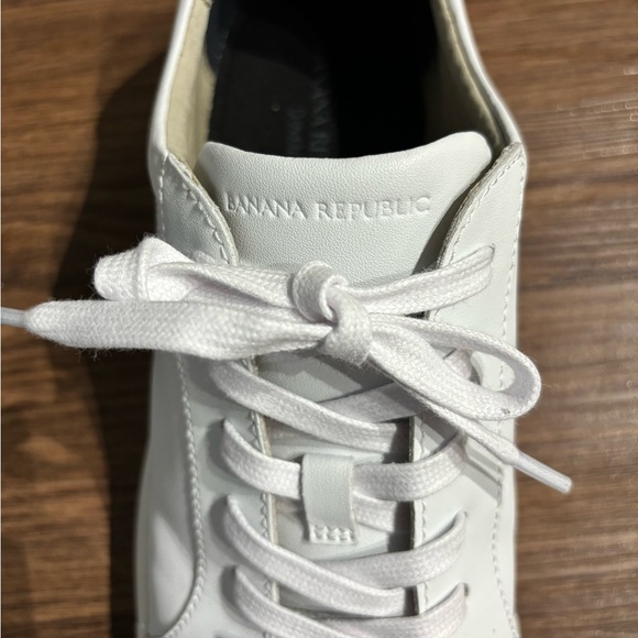 LIKE NEW! Banana Republic white canvas sneakers. Size US Mens 10.5. - Picture 3 of 5